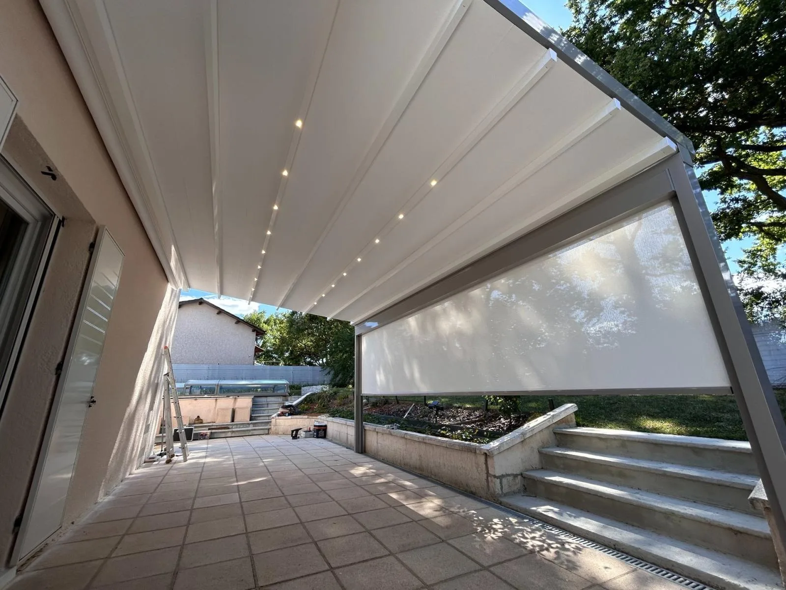 Pergola bioclimatique sur mesure avec éclairage LED intégré